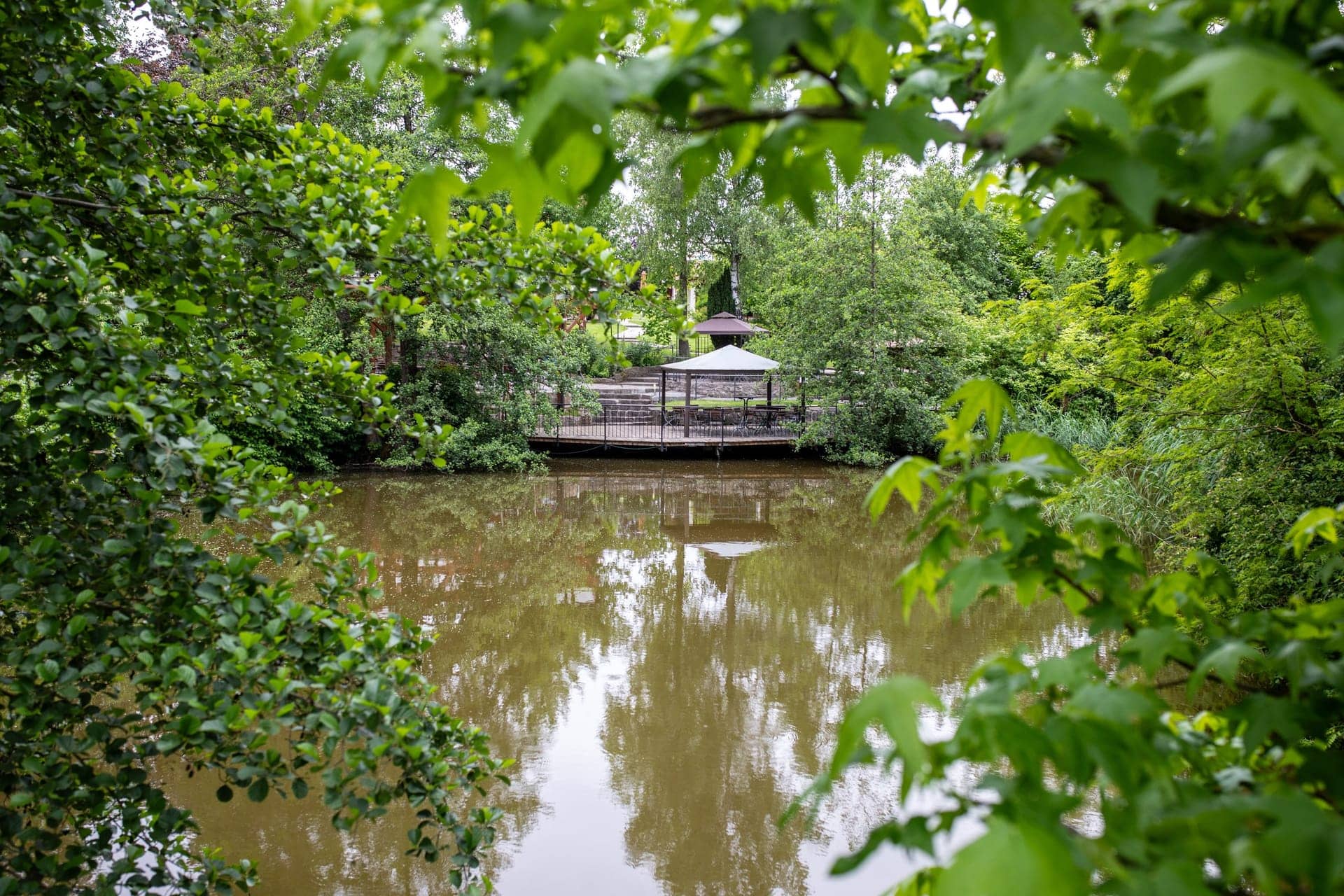 Seeblick und Außenbereich des Landgut Seebühne